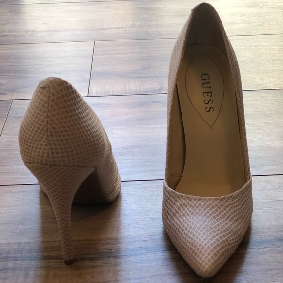 4” Guess Heels - Picture 6 of 6